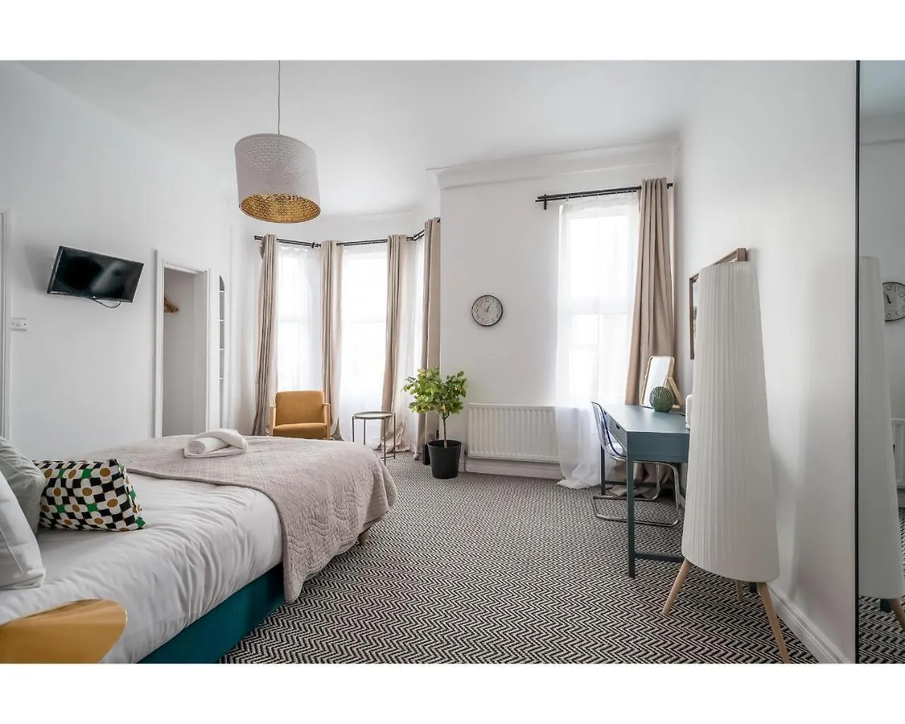 Hotel The Wellesley Belfast 4*,